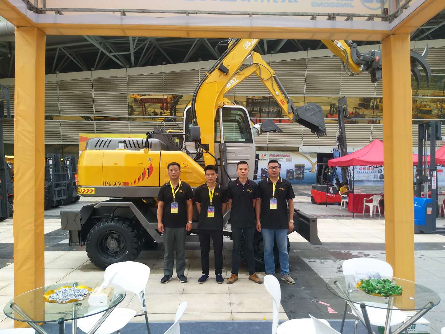 JingGong excavator China agricultural machinery manufacturers participates the first 