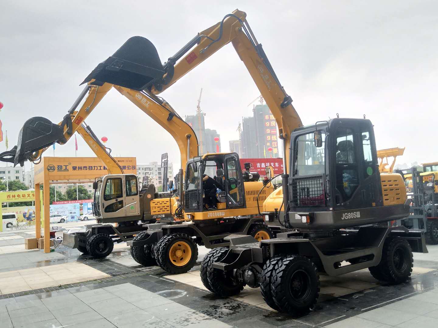 Jing Gong 100S and 80S wheel excavator