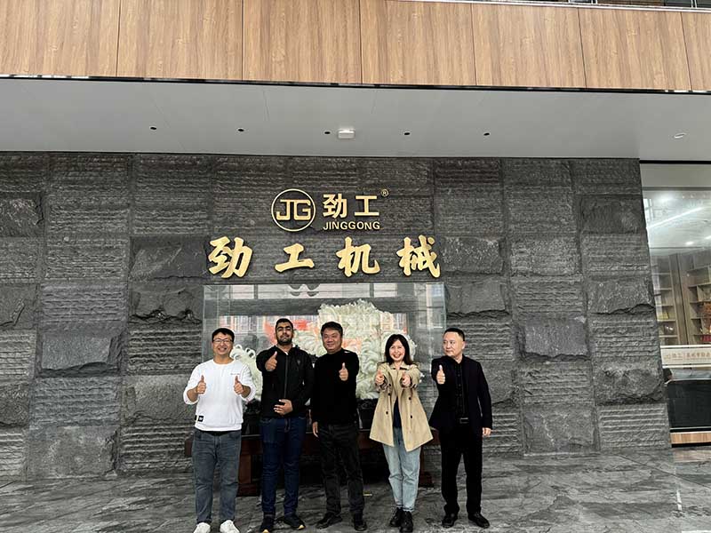 Bienvenue aux clients fidjiens pour visiter notre usine