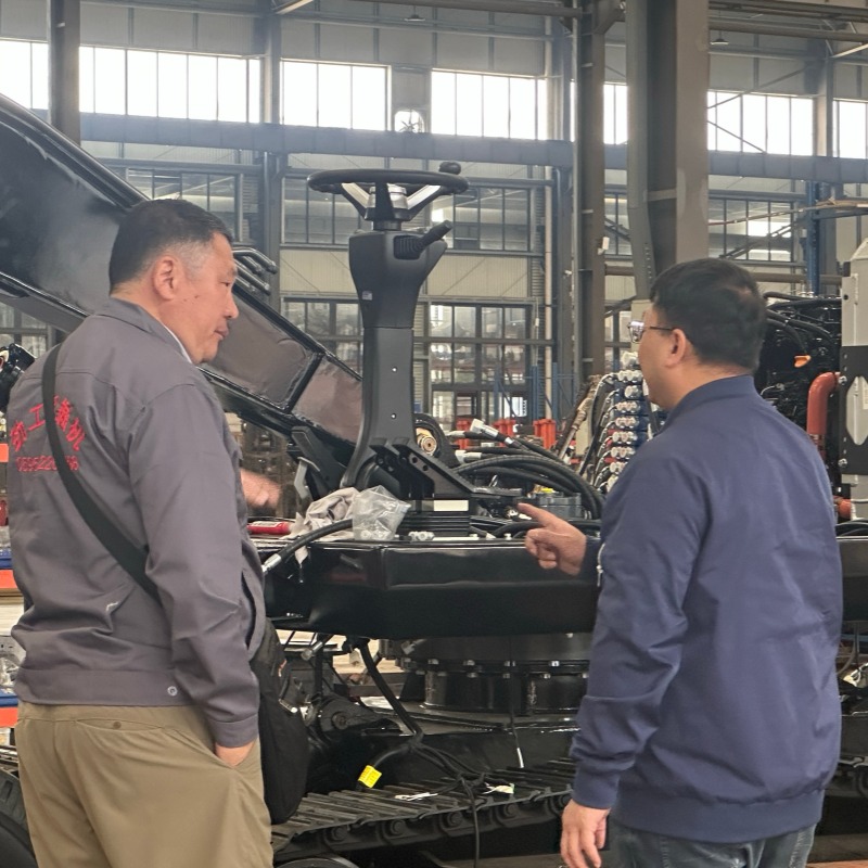 Businessmen from the Kingdom of Bhutan visit Jinggong excavator for inspection and exchange
