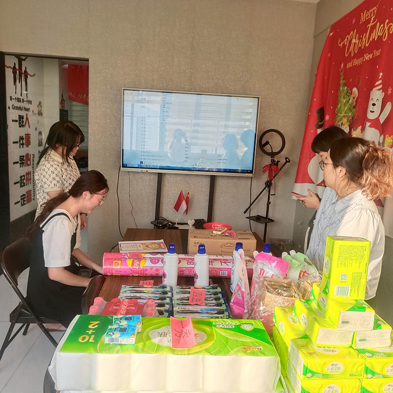 Fujian Quanzhou Jingli Engineering And Machinery Co., Ltd. réunit ses employés dans un esprit de fête avec un jeu de dés mémorable de la mi-automne
